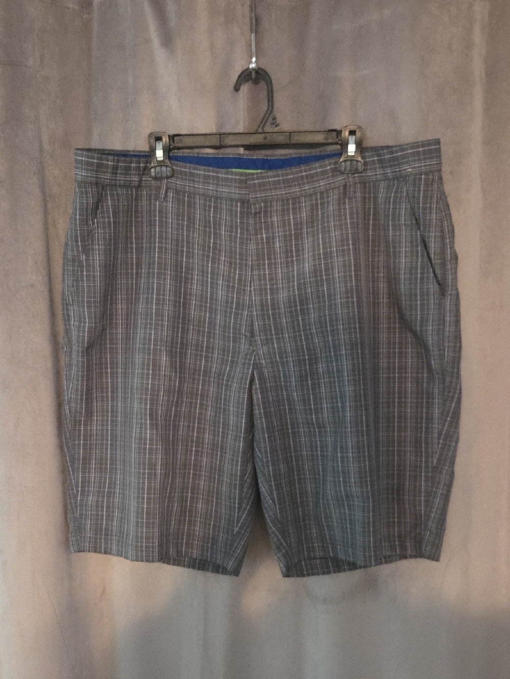 Skechers Go Golf Men's Size 42 Gray Plaid Flat-Front Shorts